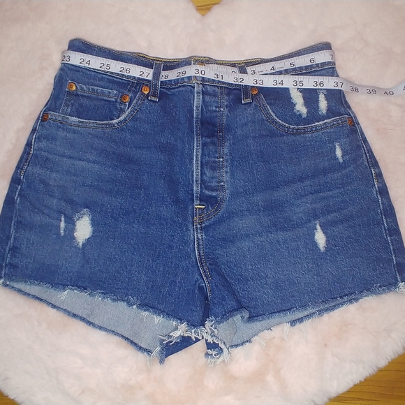 Levi's Ribcage Shorts - Picture 9 of 11